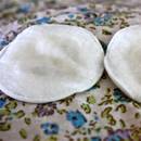 Jak przygotować ziołowy kompres na opuchnięte oczy?