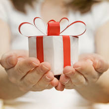 Jak wybrać trafiony i niedrogi prezent?