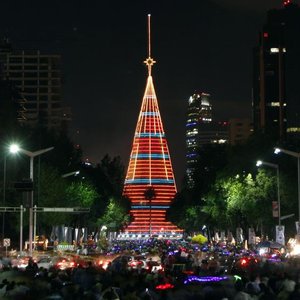 Nocne świętowanie w Meksyku i wenezuelskie urlopowanie