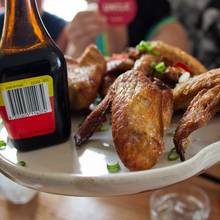 Przepis na pyszne skrzydełka z kurczaka z ostrym sosem