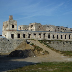 Ruiny zamku i świątynie