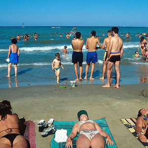 Nie gap się na plażowiczów