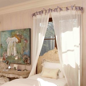 Baldachim umocowany na pojedynczym karniszu