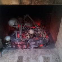 Jak przystroić kominek na Halloween?