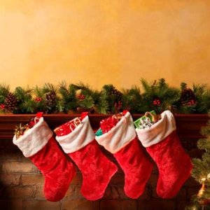 Tradycyjne szklane bombki i ręcznie robione ozdoby