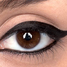 Jak sprawić, że eyeliner nie będzie się rozmazywał?