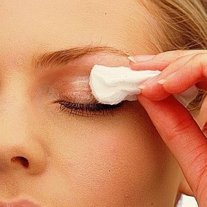 Wygładź linie w kącikach oka