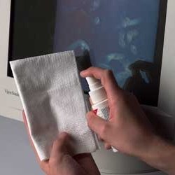 Jak czyścić ekran?