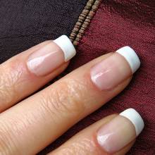 Jak skutecznie wzmocnić łamiące się paznokcie?