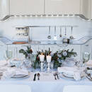 Pomysł na białą dekorację stołu wigilijnego