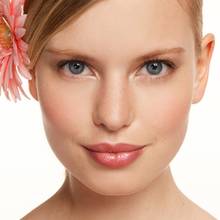 Jak wykonać rozświetlający makijaż?