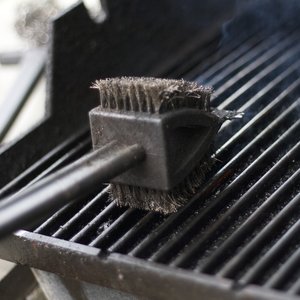 Wyszoruj powierzchnie szczotką