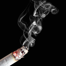 Jak usunąć z odzieży zapach papierosów?