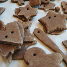 Jak wykonać aromatyczne ozdoby choinkowe z masy solnej?