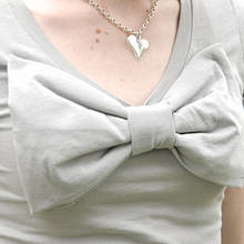 Jak wykonać kokardę do naszycia na bluzkę?