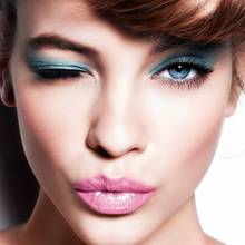 Jak prawidłowo i precyzyjnie wykonać makijaż?