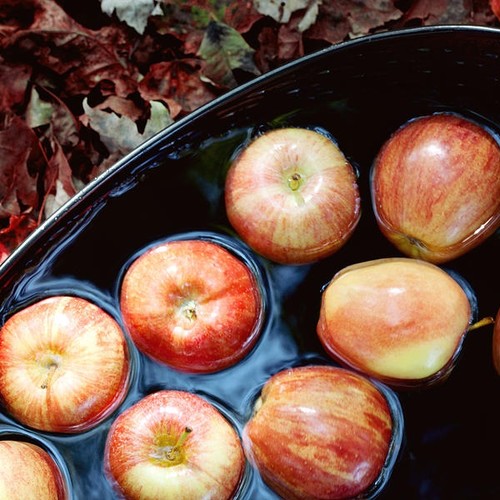Jak wywróżyć przyszłość z obierek jabłka?