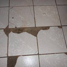 Jak wymienić uszkodzoną płytkę ceramiczną?