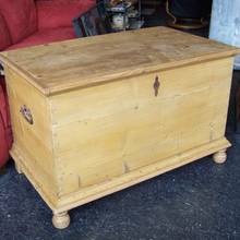 Jak poddać renowacji meble z sosnowego drewna?