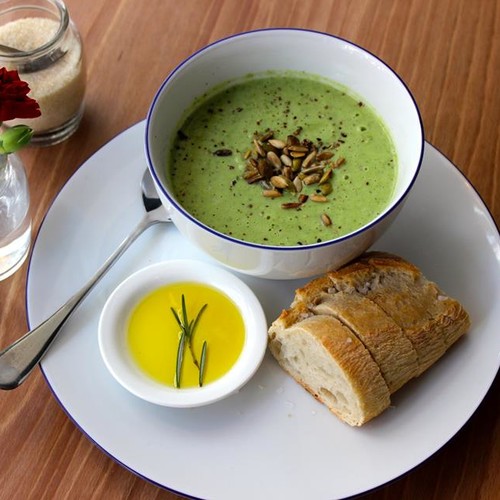 Przepis na kremową zupę brokułową z grzankami