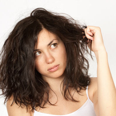 Jak zrobić domowym sposobem maseczkę na suche włosy?