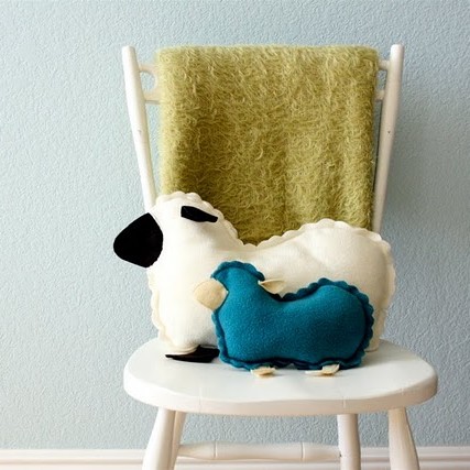 Jak uszyć poduszkę w kształcie owieczki?