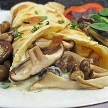 Przepis na obiadowe naleśniki z kurczakiem i pieczarkami