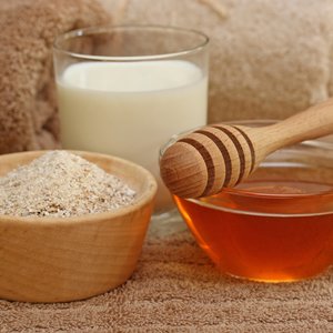 Krem na bazie mleka i miodu