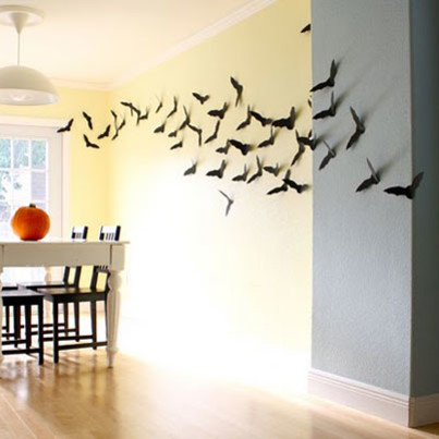 Jak zrobić na ścianie halloweenową kolonię nietoperzy?