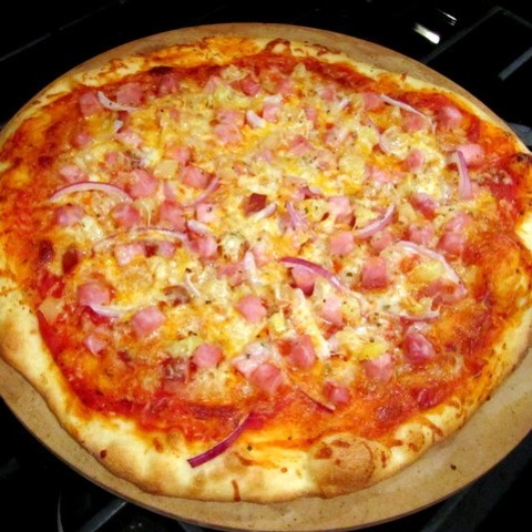 Przepis na domową pizzę hawajską