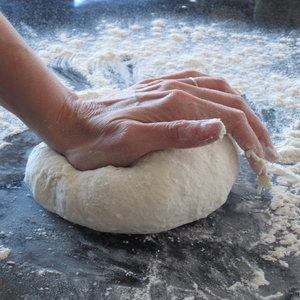 Wyrabianie ciasta drożdżowego