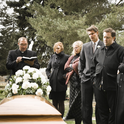 Jak należy zachowywać się podczas pogrzebu?