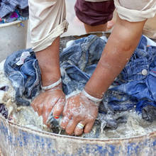 Jak prać ubrania w podróży?