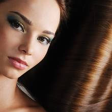 Domowe sposoby na suche i plączące się włosy