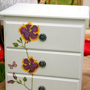 Jak wykorzystać technikę decoupage do renowacji komody?