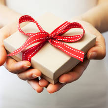 Jak wręczać prezenty?