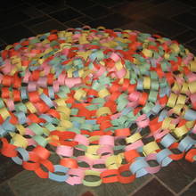 Jak zrobić łańcuch na choinkę z papieru?