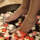 Jak przygotować profesjonalną kąpiel dla stóp i dłoni?