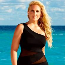 Jaki strój kąpielowy będzie idealny dla puszystej kobiety?