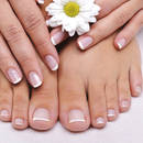 Jak radzić sobie z naderwanym paznokciem?