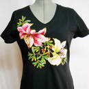 Jak samodzielnie wykonać malowane wzory na koszulce?