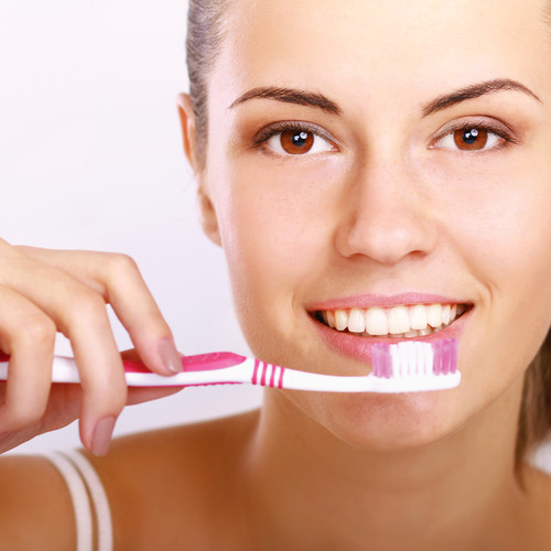 Jakich błędów nie popełniać podczas mycia zębów?