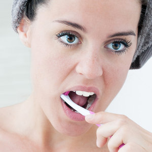 Niewłaściwa technika mycia zębów