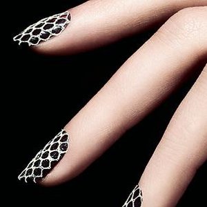 Paznokcie ze szpicem