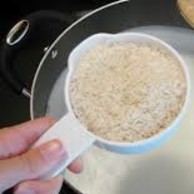 Ugotuj ryż na mleku