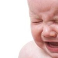 Przejmujący płacz niemowlęcia, co mu dolega?