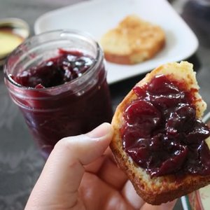 Przekładanie do słoików