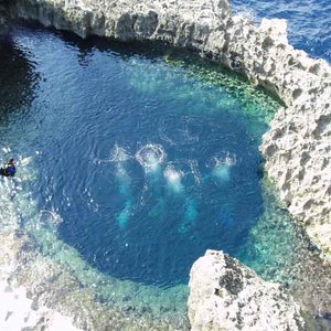 Blue Hole i groty na wyspie Comino