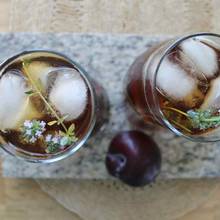 Przepis na śliwkową herbatę z tymiankiem