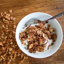 Przepis na granolę ze świeżym kokosem